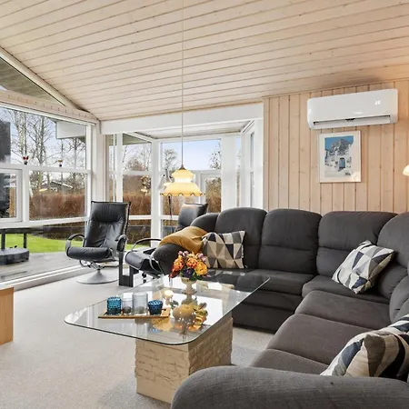 בית נופש With Indoor Near The Sea *