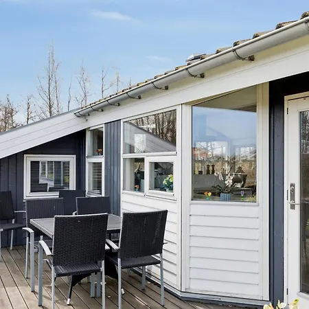 With Indoor Near The Sea Feriehus